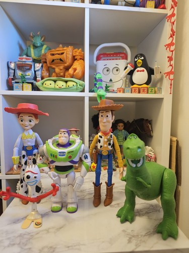 Toy story figure bundle - bundle, buzz